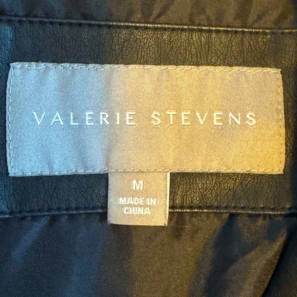 Women’s Faux-leather coat. Medium. New with tags! - Picture 5 of 6